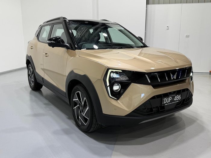 2025 Mahindra XUV3XO AX7L