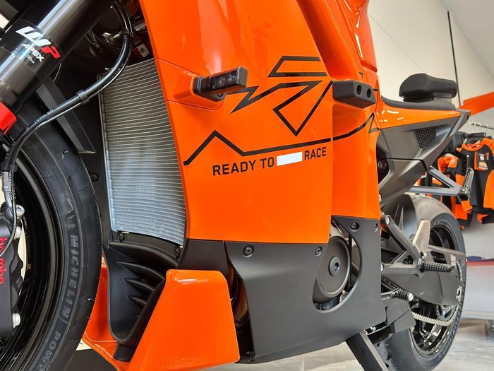 2026 KTM 990 RC R RC Orange