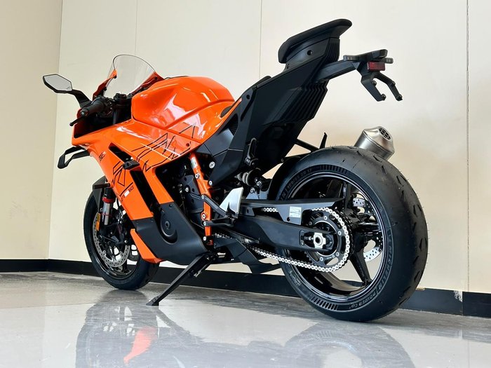 2026 KTM 990 RC R RC Orange