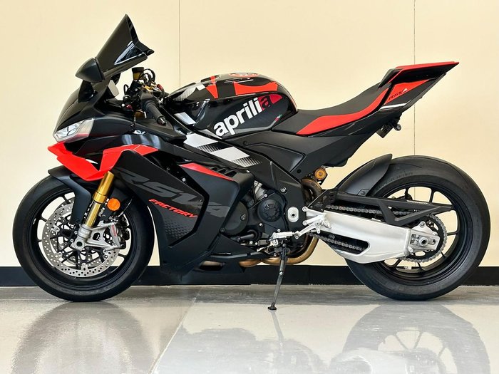 2025 Aprilia RSV4 1100 Factory RSV4