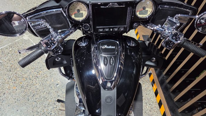 2023 Indian ROADMASTER LIMITED BLACK METALLIC