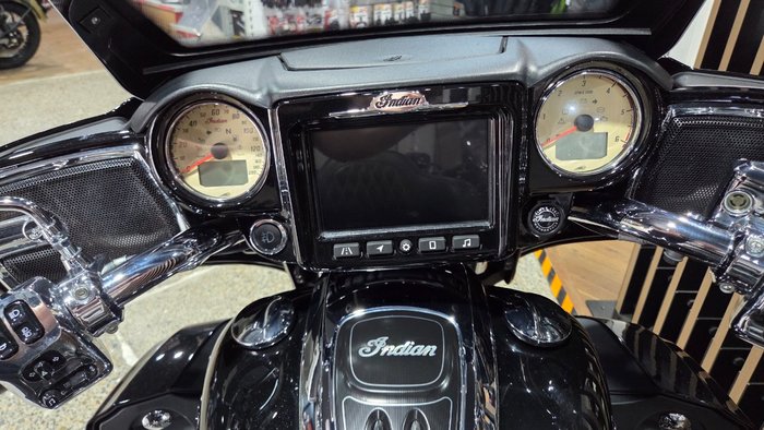 2023 Indian ROADMASTER LIMITED BLACK METALLIC