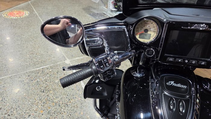 2023 Indian ROADMASTER LIMITED BLACK METALLIC