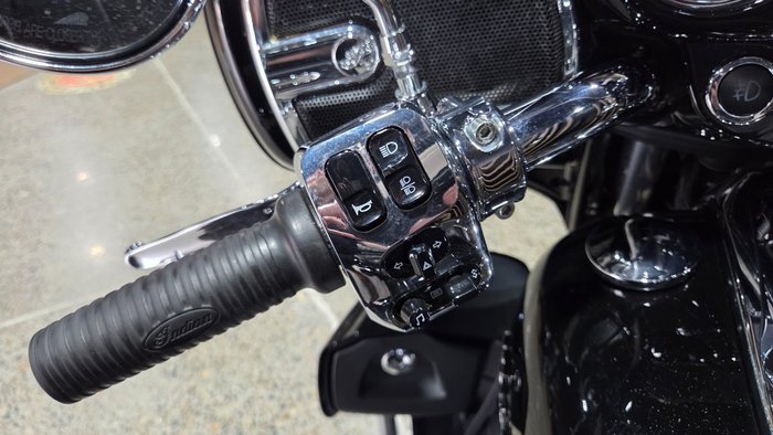 2023 Indian ROADMASTER LIMITED BLACK METALLIC