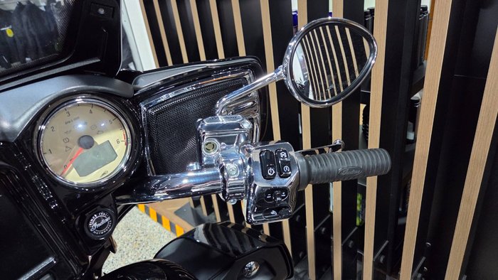 2023 Indian ROADMASTER LIMITED BLACK METALLIC