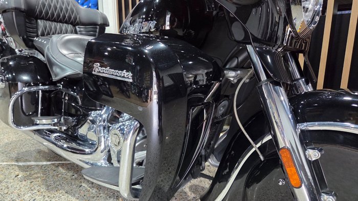 2023 Indian ROADMASTER LIMITED BLACK METALLIC