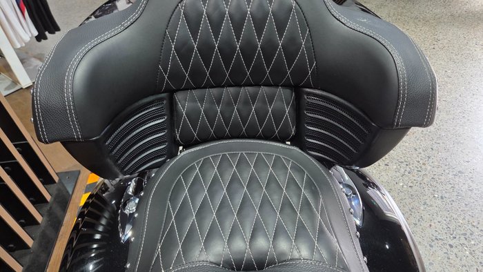 2023 Indian ROADMASTER LIMITED BLACK METALLIC