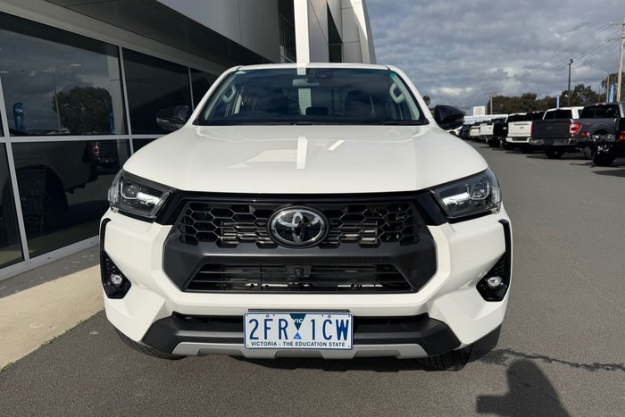 2025 Toyota Hilux SR5 48V