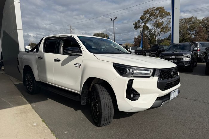 2025 Toyota Hilux SR5 48V