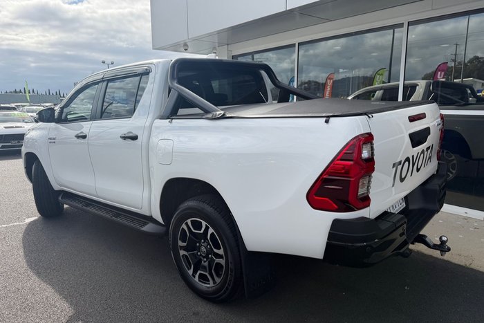 2025 Toyota Hilux SR5 48V