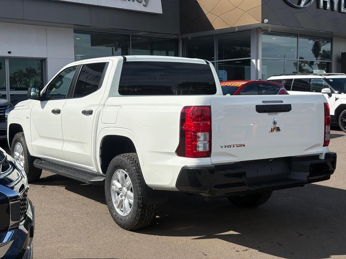 2026 Mitsubishi Triton GLX+