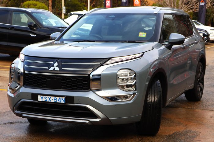 2025 Mitsubishi Outlander Exceed
