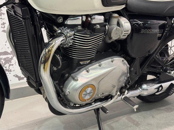 2018 Triumph Bonneville T120 Bonneville Green