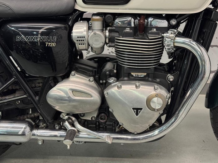2018 Triumph Bonneville T120 Bonneville Green