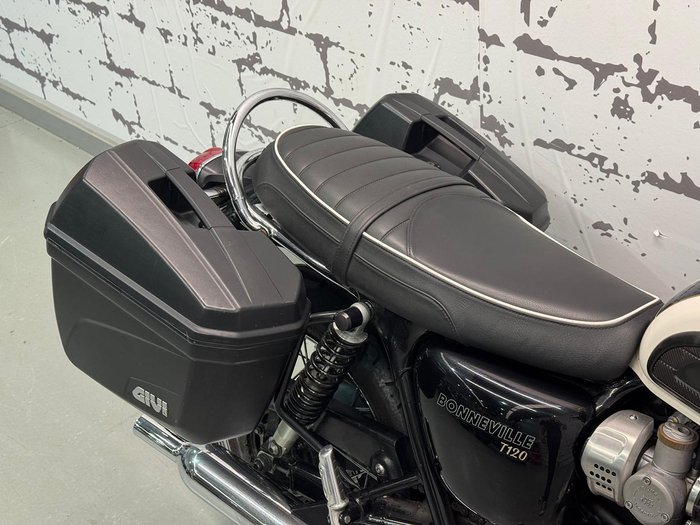 2018 Triumph Bonneville T120 Bonneville Green