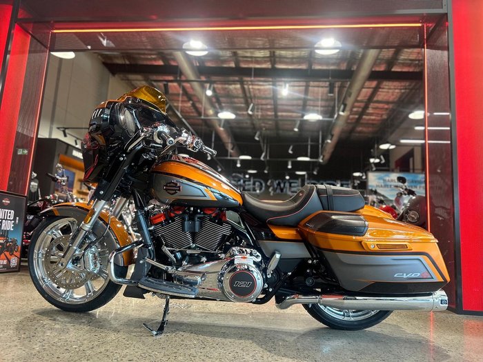 Harley-Davidson CVO Street Glide 121 (FLHXSE) Touring