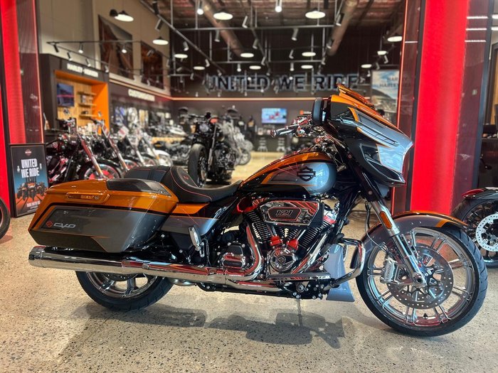 Harley-Davidson CVO Street Glide 121 (FLHXSE) Touring