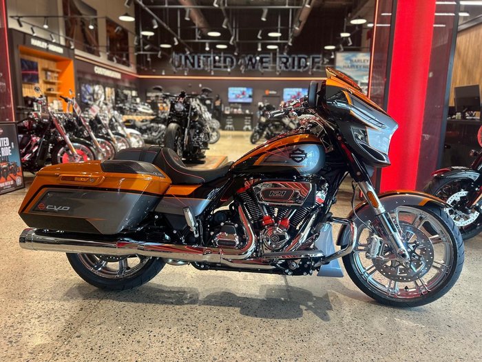 Harley-Davidson CVO Street Glide 121 (FLHXSE) Touring