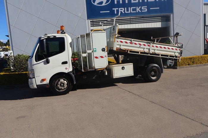 2015 HINO 300