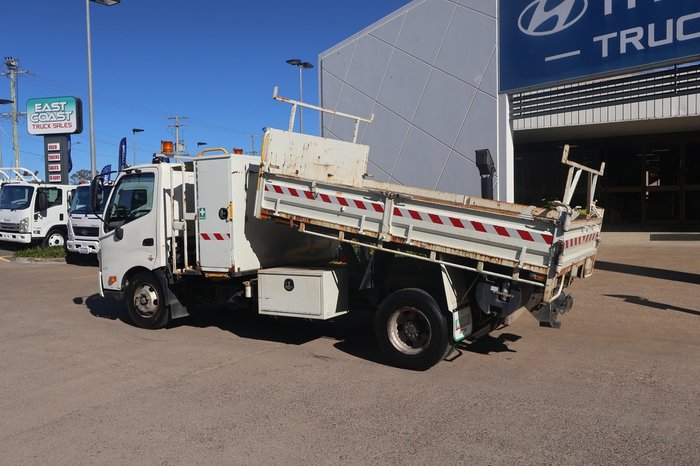 2015 HINO 300