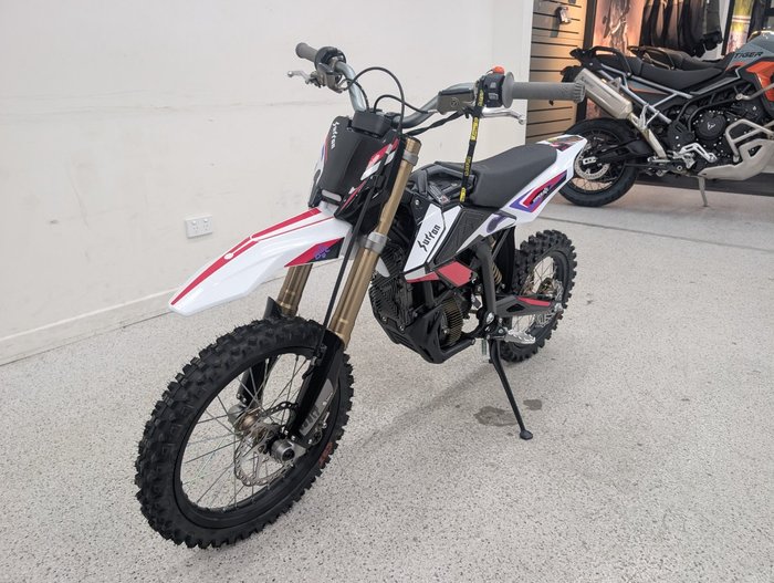 2025 Sur-ron 2025 Sur-ron ELECTRIC HYPER BEE White