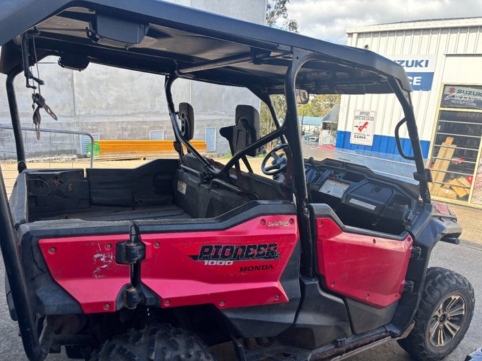 2017 Honda PIONEER 1000-3 Red