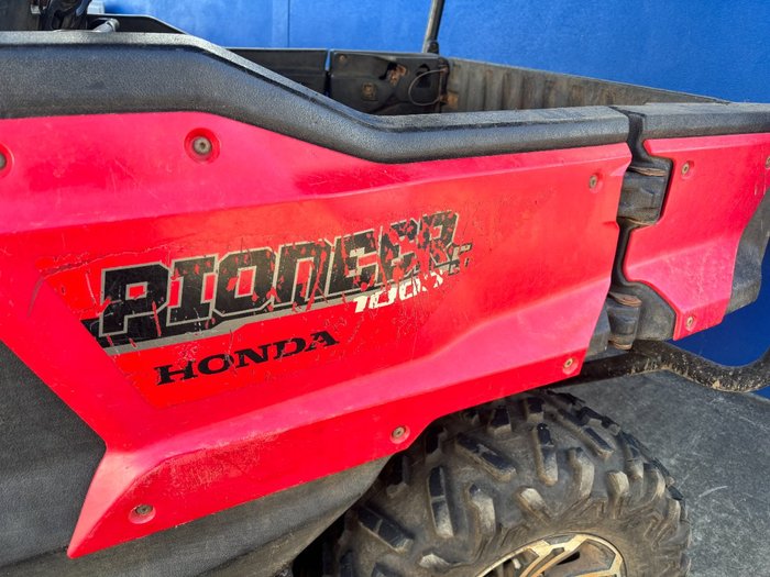 2017 Honda PIONEER 1000-3 Red