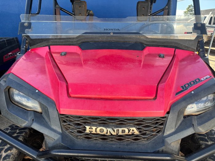 2017 Honda PIONEER 1000-3 Red