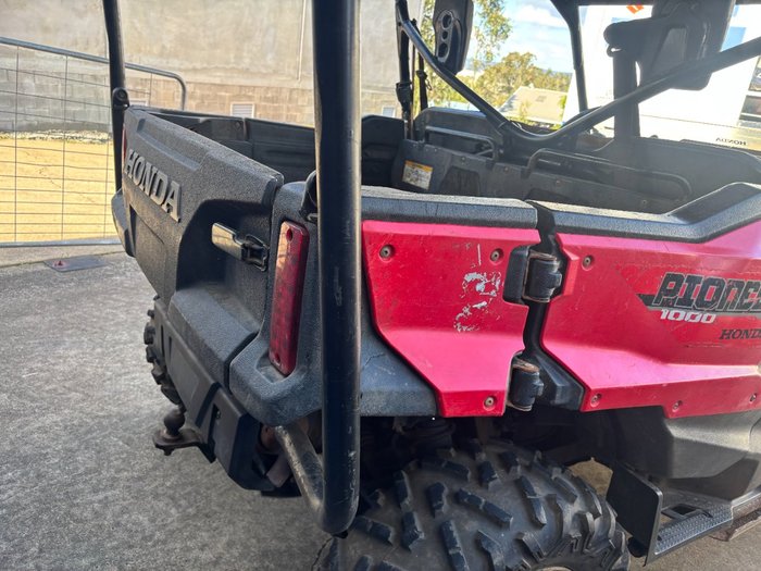 2017 Honda PIONEER 1000-3 Red