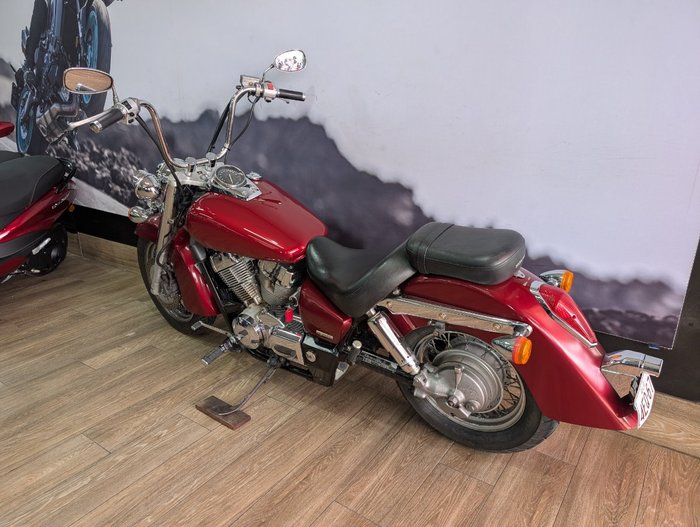 2005 Honda VT750C SHADOW RED