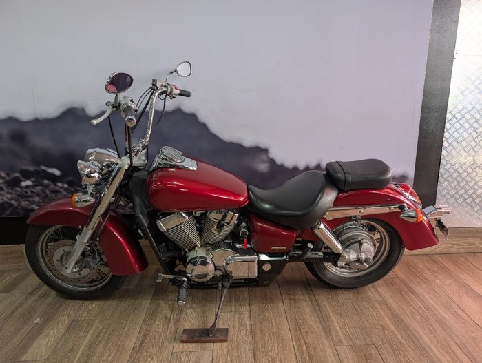 2005 Honda VT750C SHADOW RED