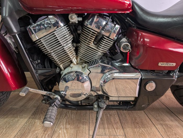 2005 Honda VT750C SHADOW RED
