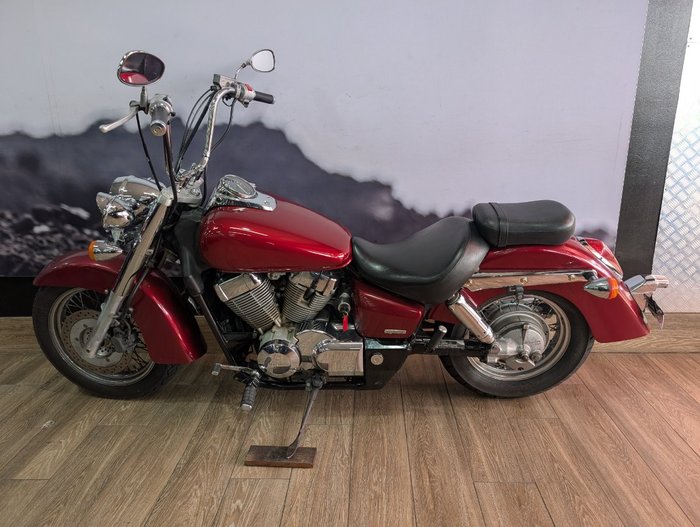 2005 Honda VT750C SHADOW RED