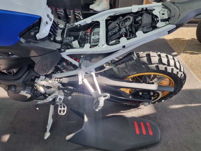 2026 BMW Motorrad F 900 GS ENDURO LT WHT/RACING BLU MET/RACE RED