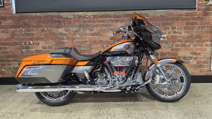 Harley-Davidson CVO Street Glide 121 (FLHXSE) Touring
