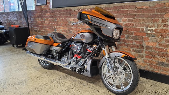 Harley-Davidson CVO Street Glide 121 (FLHXSE) Touring