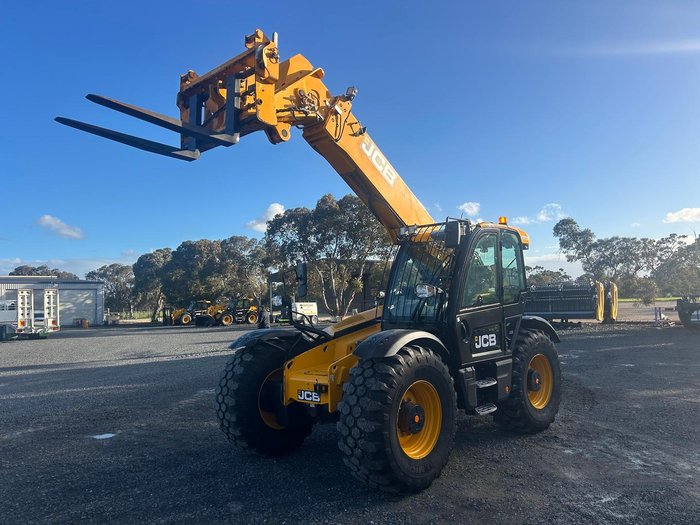 2023 JCB 560-80 Agri Pro