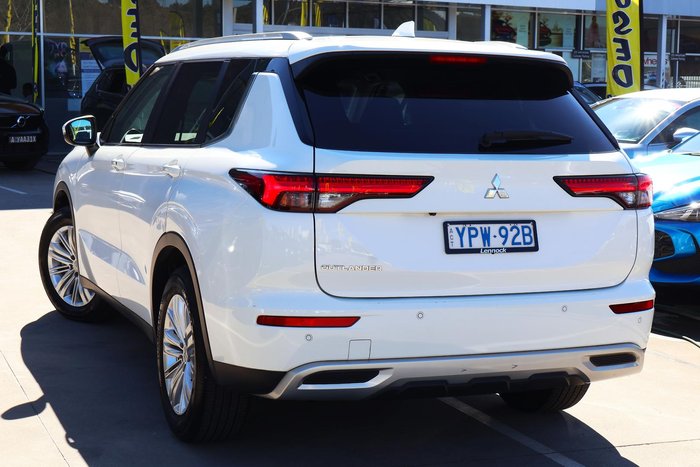 2022 Mitsubishi Outlander LS