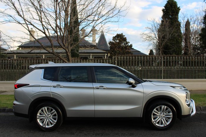 2022 Mitsubishi Outlander ES