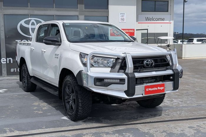 2022 Toyota Hilux SR