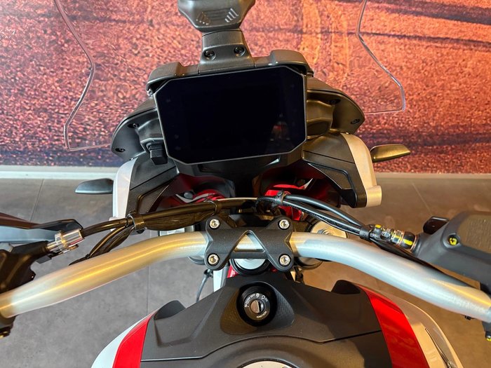 2025 Moto Guzzi V85 TT V85