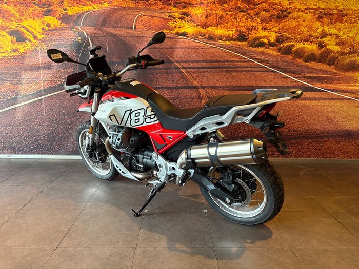 2025 Moto Guzzi V85 TT V85