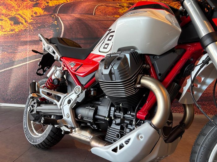 2025 Moto Guzzi V85 TT V85