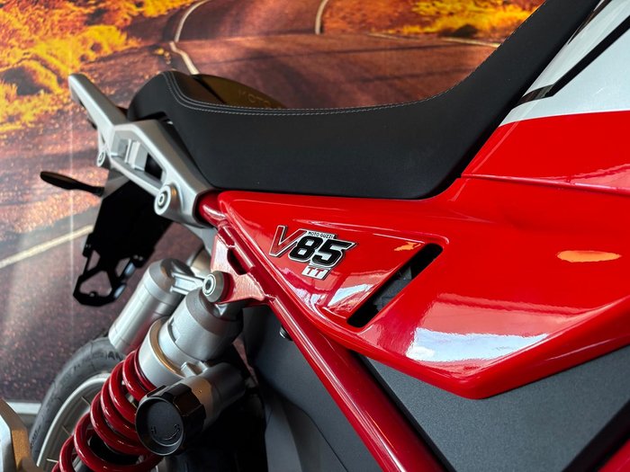 2025 Moto Guzzi V85 TT V85