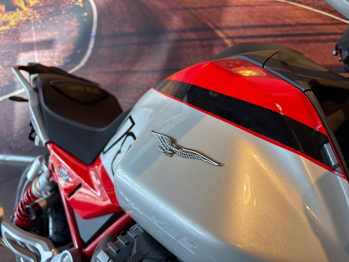 2025 Moto Guzzi V85 TT V85