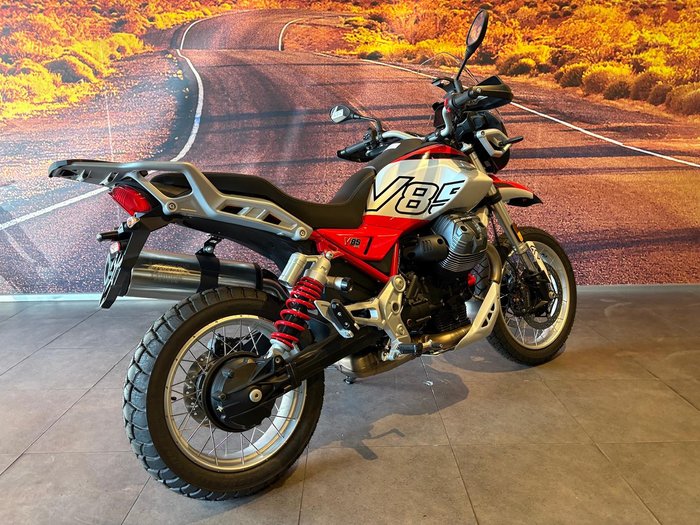 2025 Moto Guzzi V85 TT V85