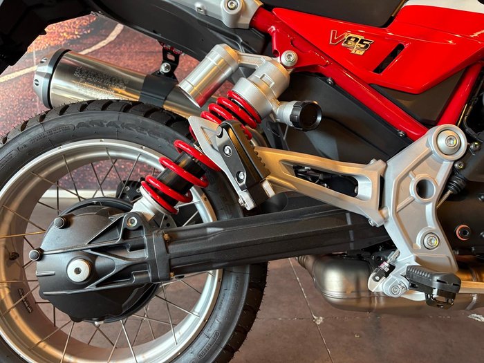 2025 Moto Guzzi V85 TT V85