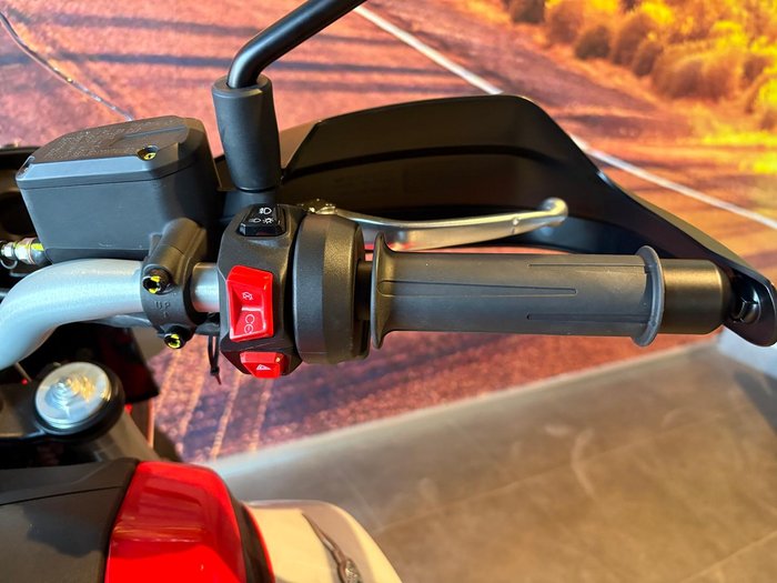 2025 Moto Guzzi V85 TT V85