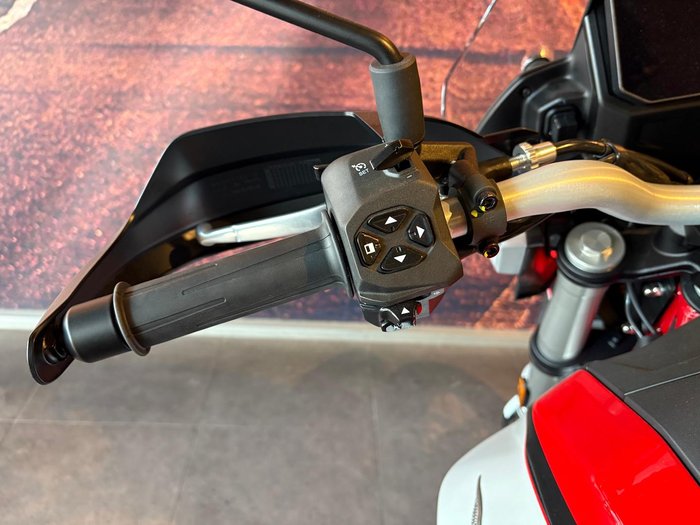 2025 Moto Guzzi V85 TT V85