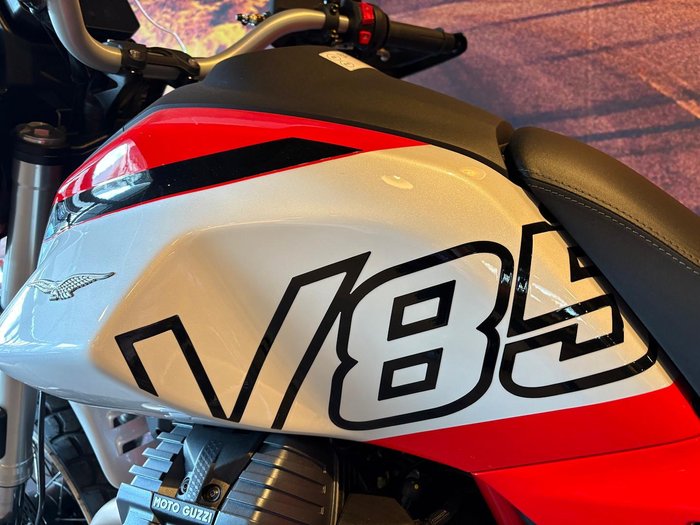 2025 Moto Guzzi V85 TT V85